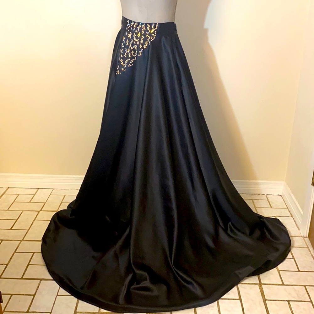 Elegant Black A-Line Evening Skirt with Gold Accent